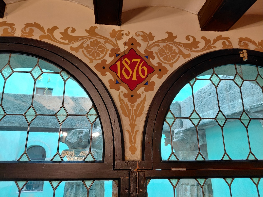 Las columnas del templo de Augusto de Barcelona, sede del CEC. 