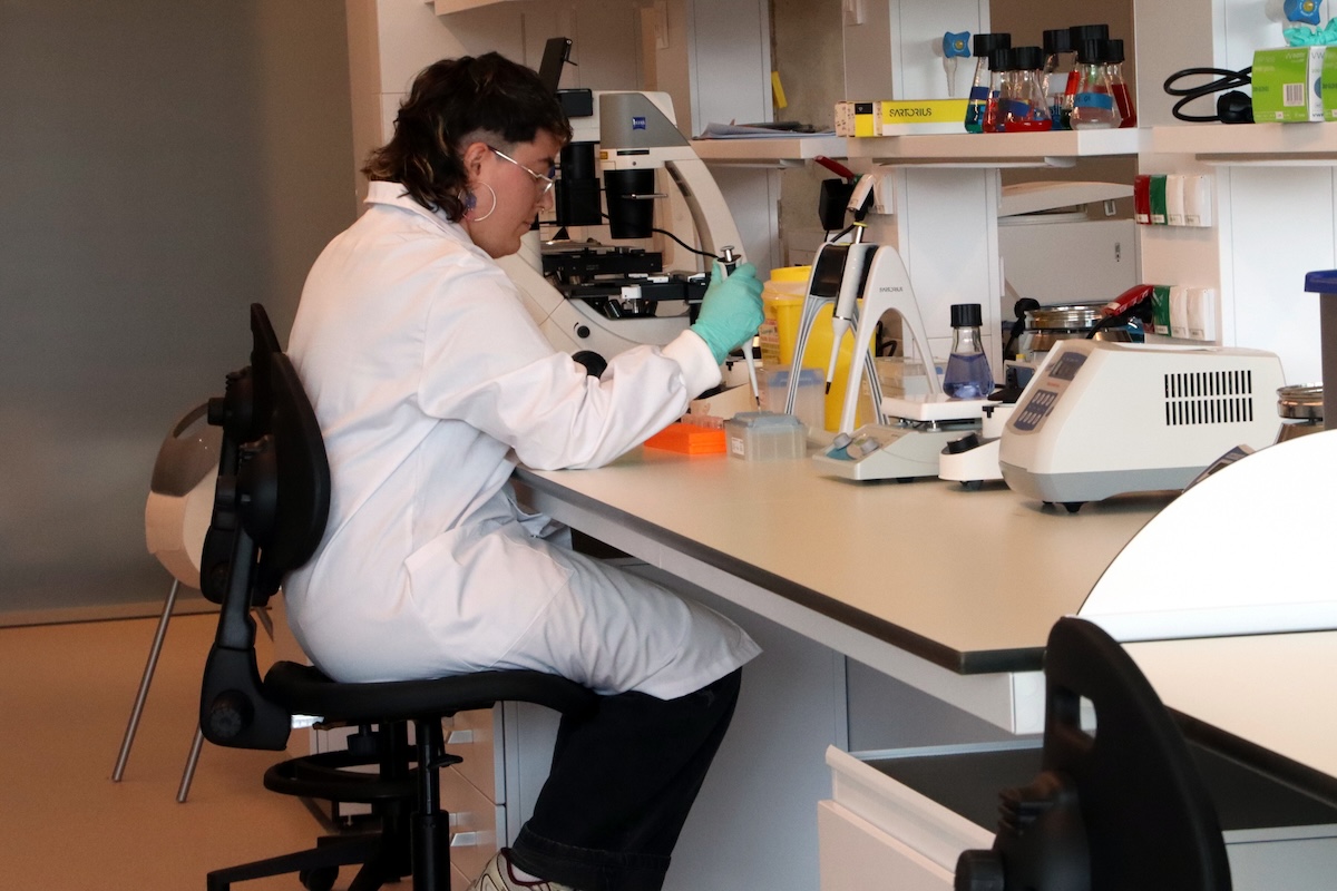 Investigadora en el CaixaResearch Institute. © Laura Fíguls / ACN
